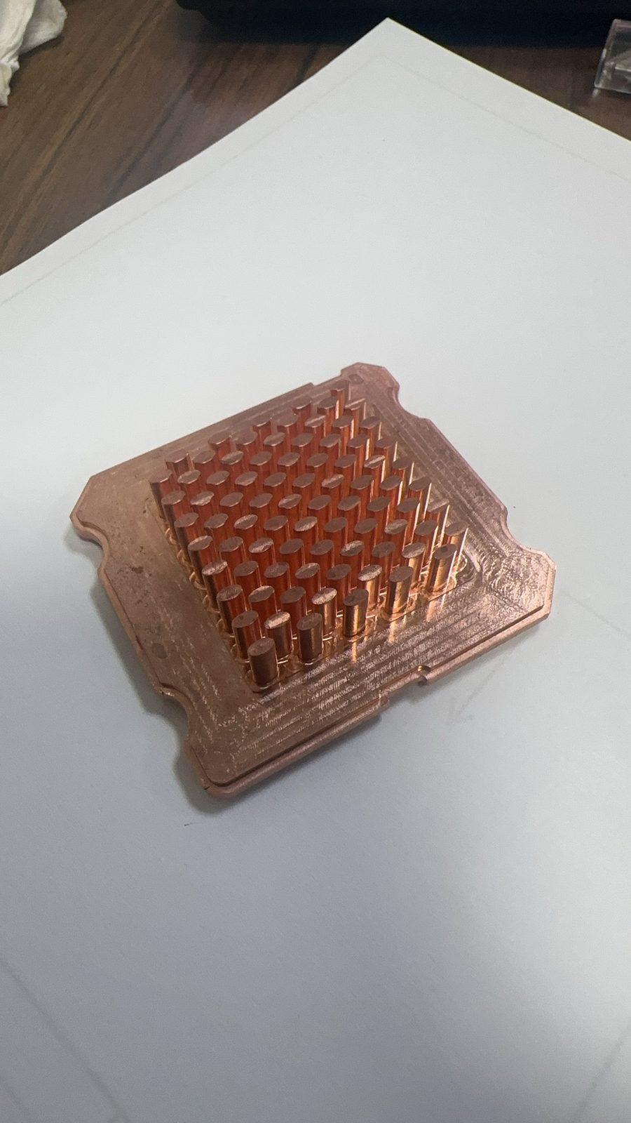 液冷精密结构件CNC加工 · 铜针散热结构