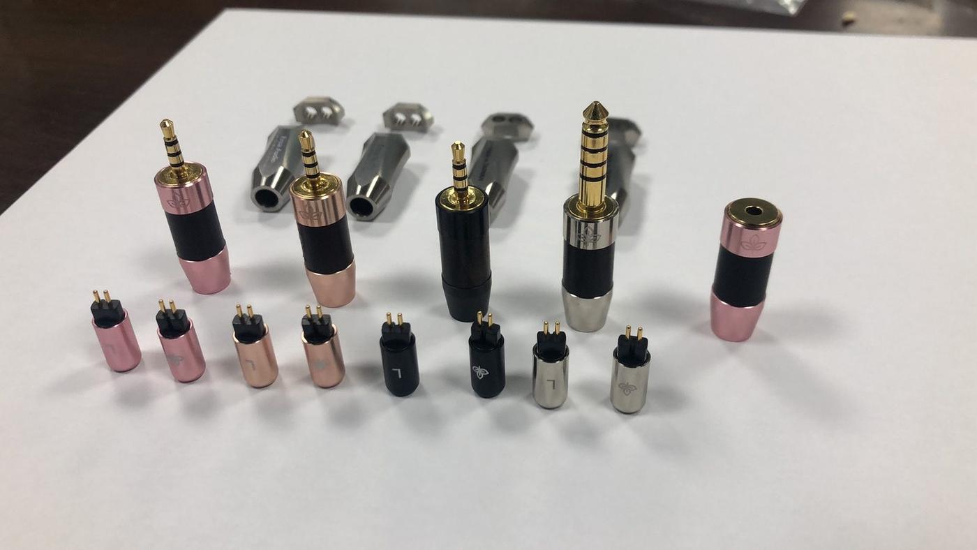 HIFI金属耳机壳CNC加工 · 多色耳机壳组件